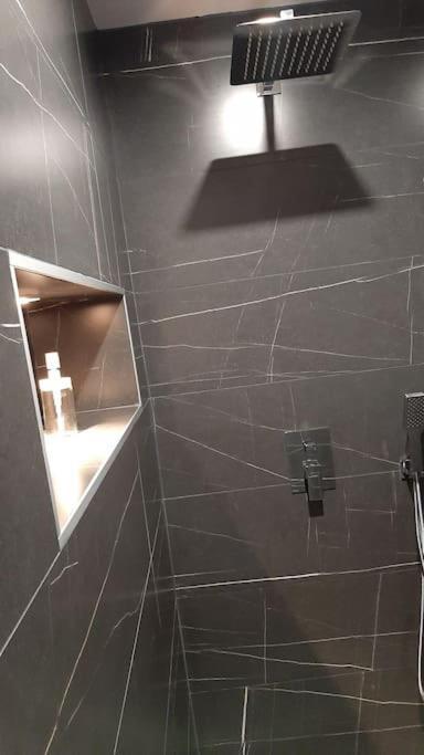 Studio Chaleureux En Hyper Centre Шарлевиль-Мезьер Экстерьер фото